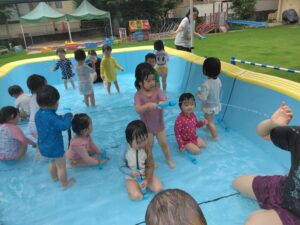 画像:7月12日(水)　2歳児プール遊び