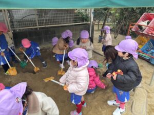 画像:2月28日(金)乳児クラスの様子♪