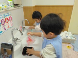 画像:2月14日(金)乳児クラスの様子♪