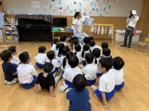 画像:お泊まり保育⑤体操・朝ごはん♪