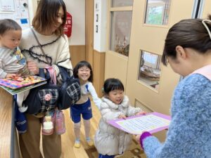 画像:11月21日(金)4歳児クラスの様子と芋リンピック表彰☆