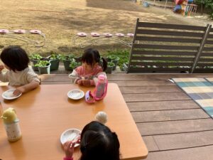 画像:11月18日(火)0，1歳児クラスの様子♪