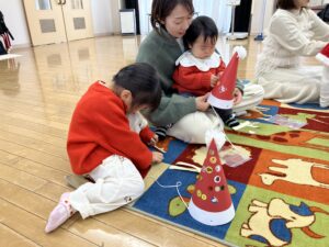 画像:12月22日(月)1歳児クラスとひよこクラスの様子☆