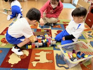 画像:12月9日(火)２歳児クラスの様子♪