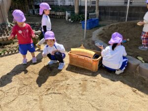 画像:3月27日（金）もも、すみれ組の様子♪